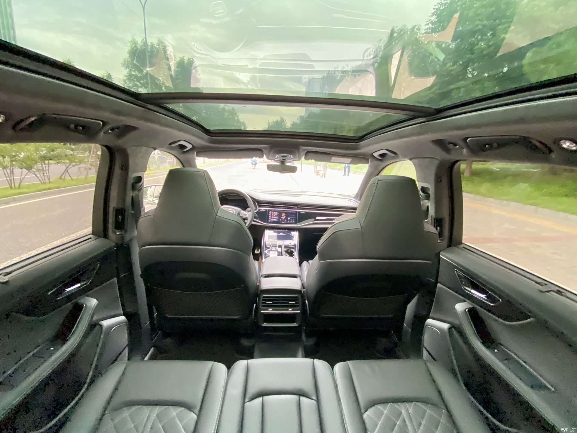 Audi Q7, 2025 8