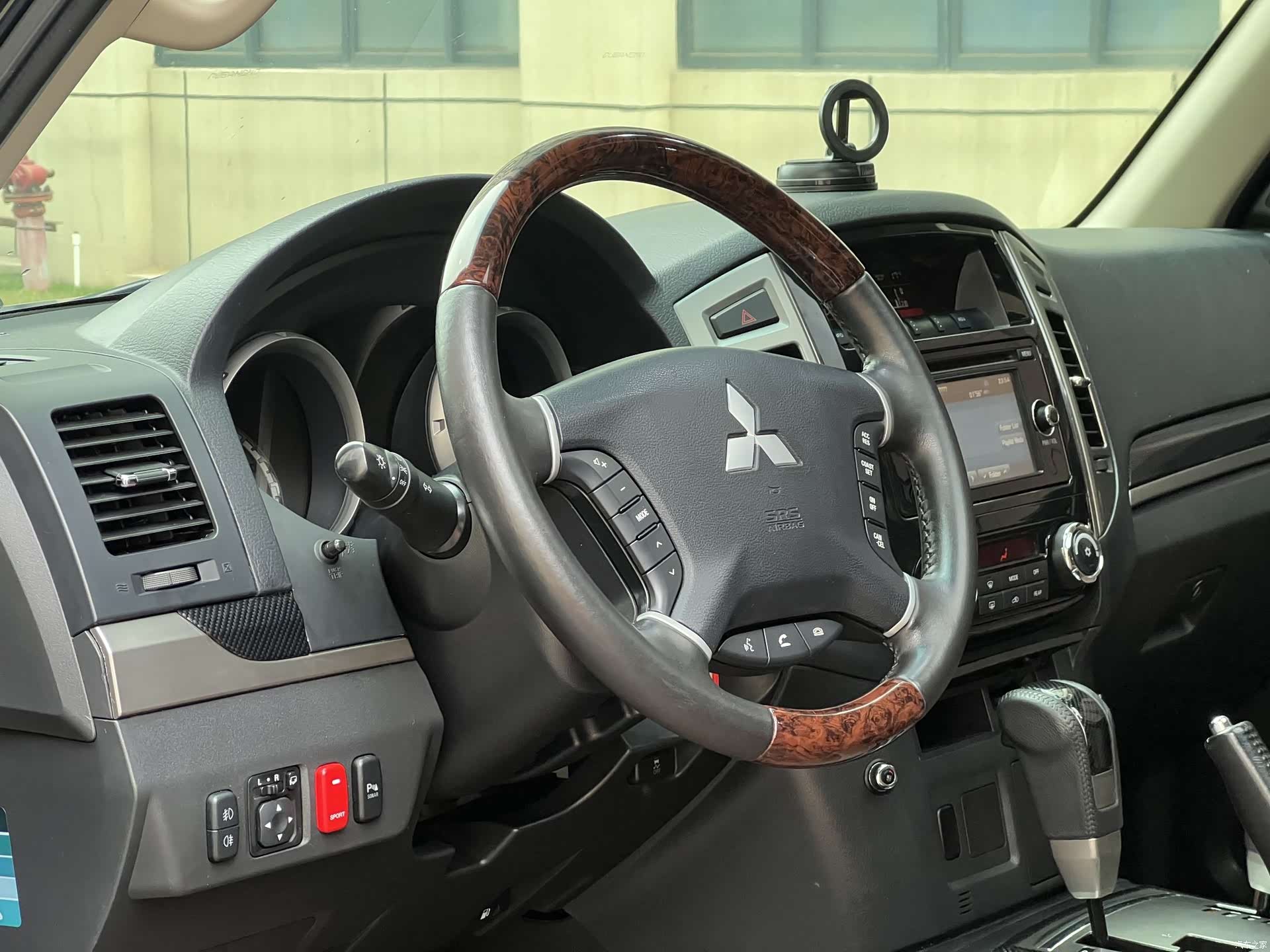 Mitsubishi Pajero, 2019 все фото