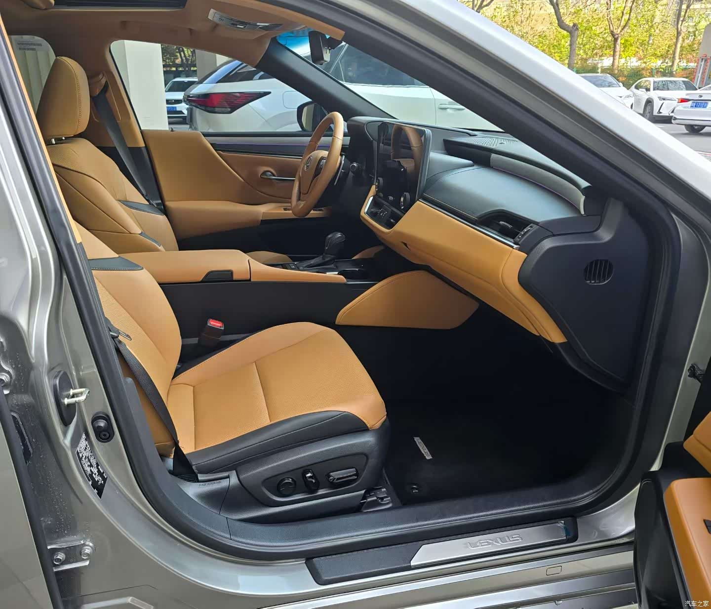Lexus ES, 2025 8