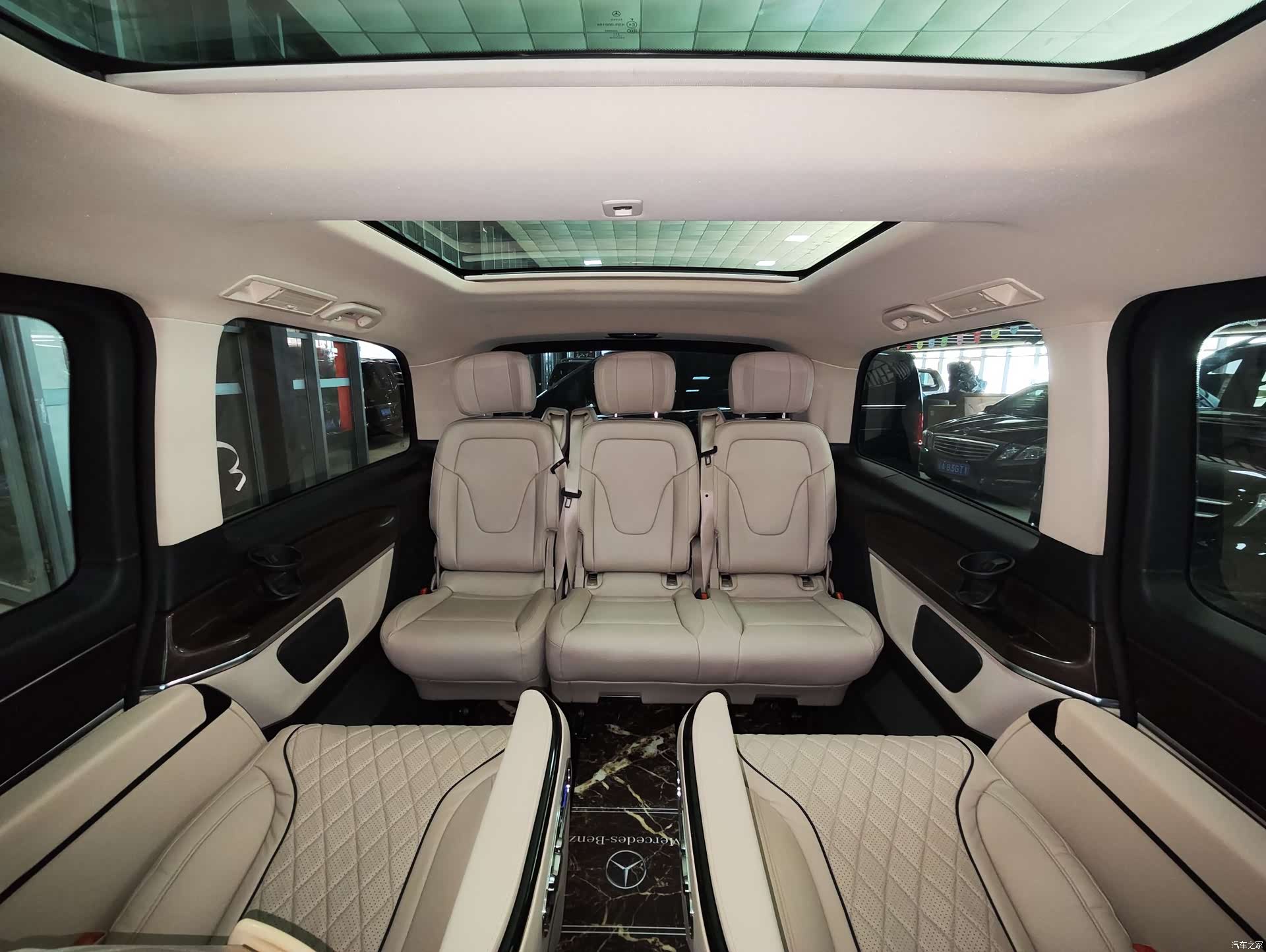 Mercedes-Benz V-Class, 2022 11