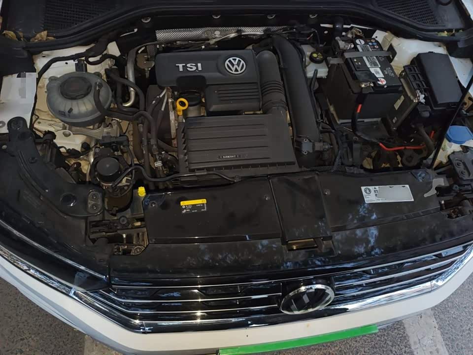 Volkswagen T-ROC exploring Songs