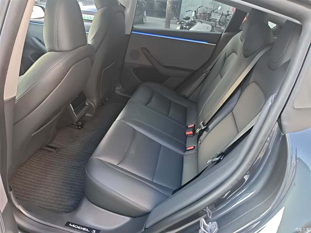 Tesla Model 3, 2024 17