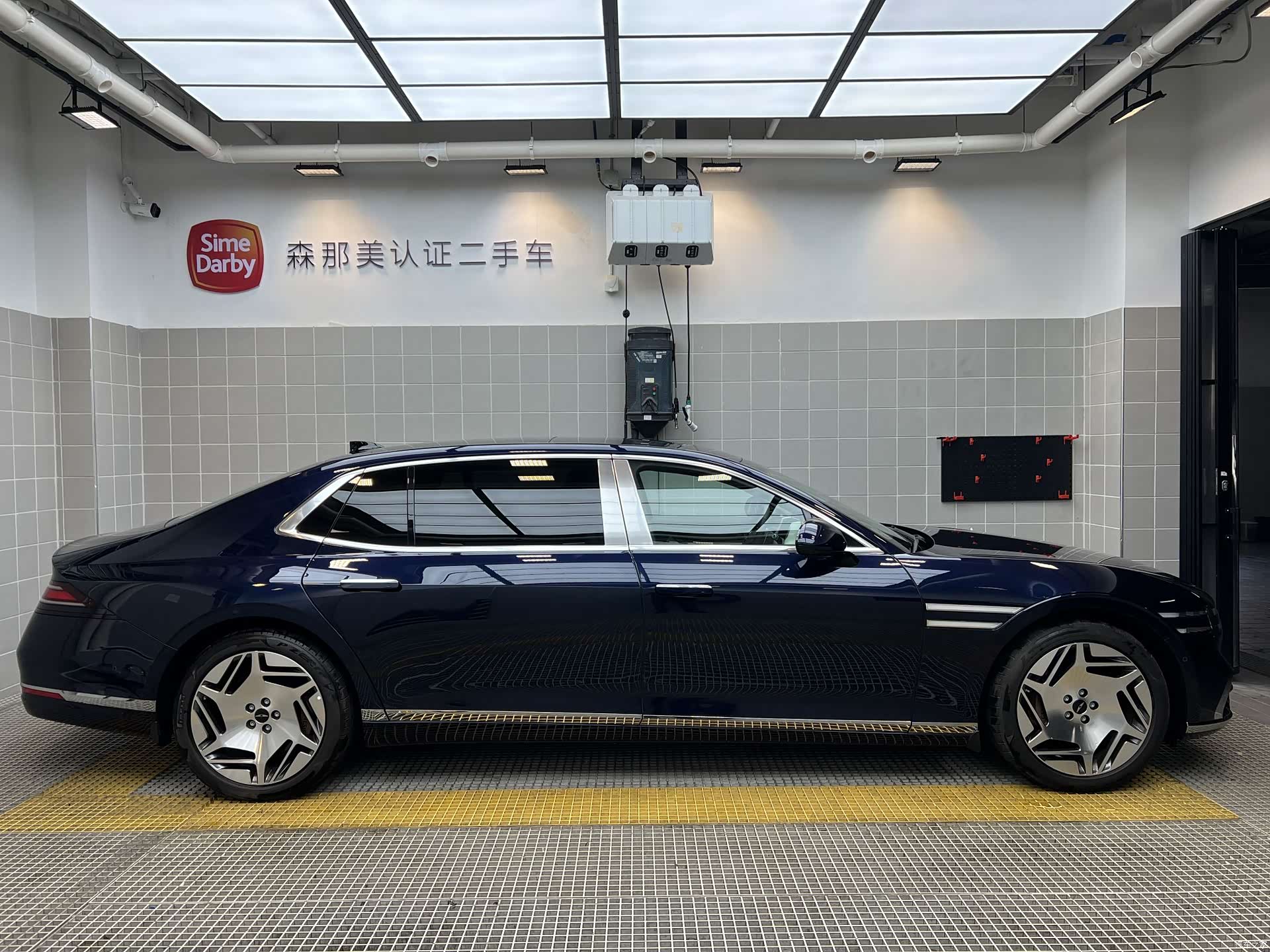 Genesis G90, 2023 2
