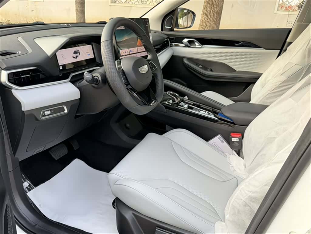 Geely Coolray, 2026 15
