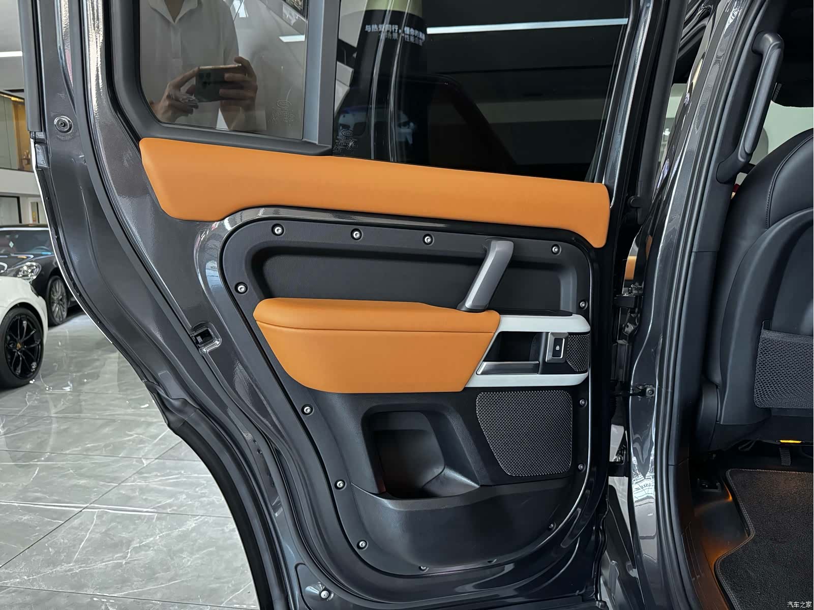 Land Rover Defender, 2024 17