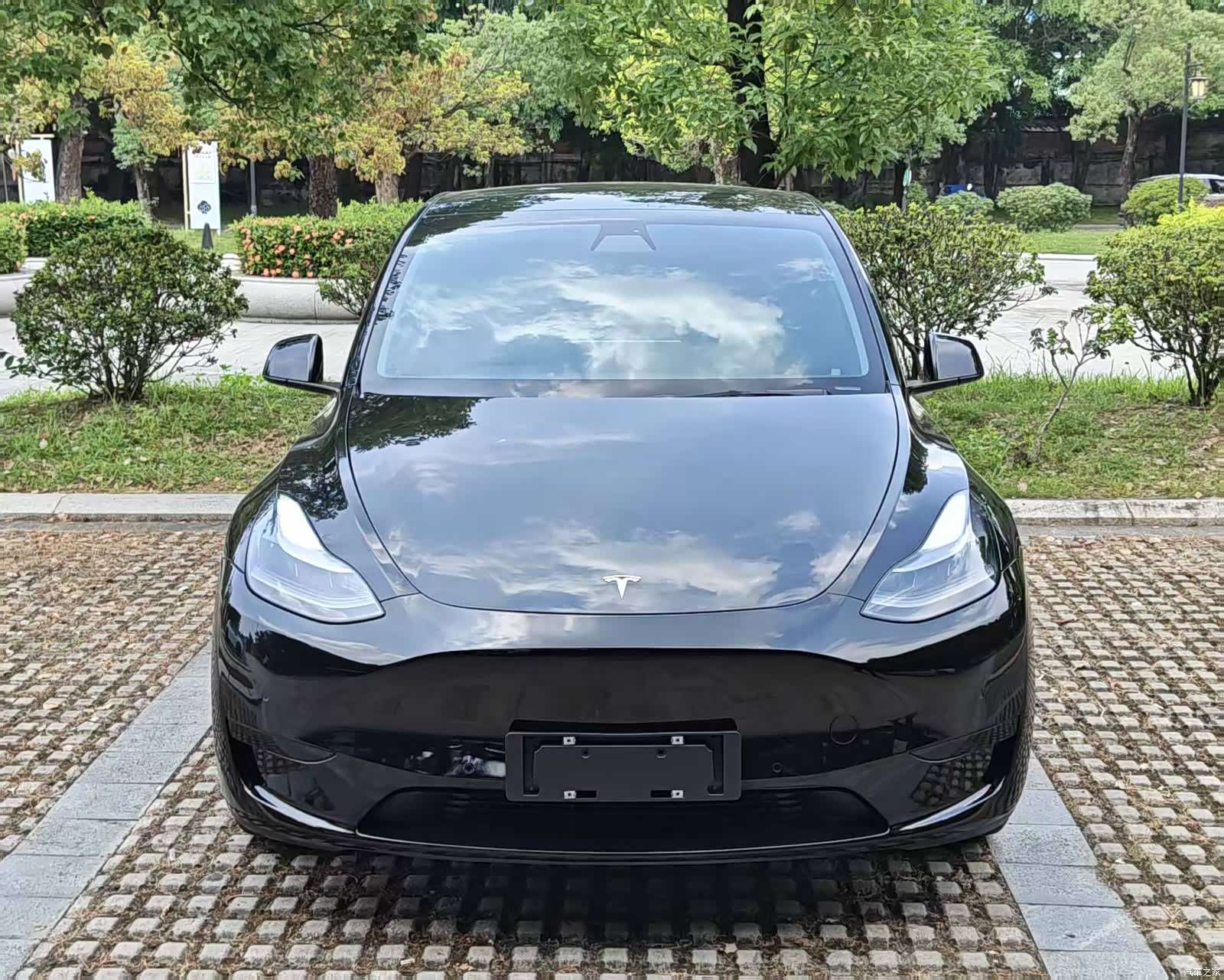 Tesla Model Y, 2022 2
