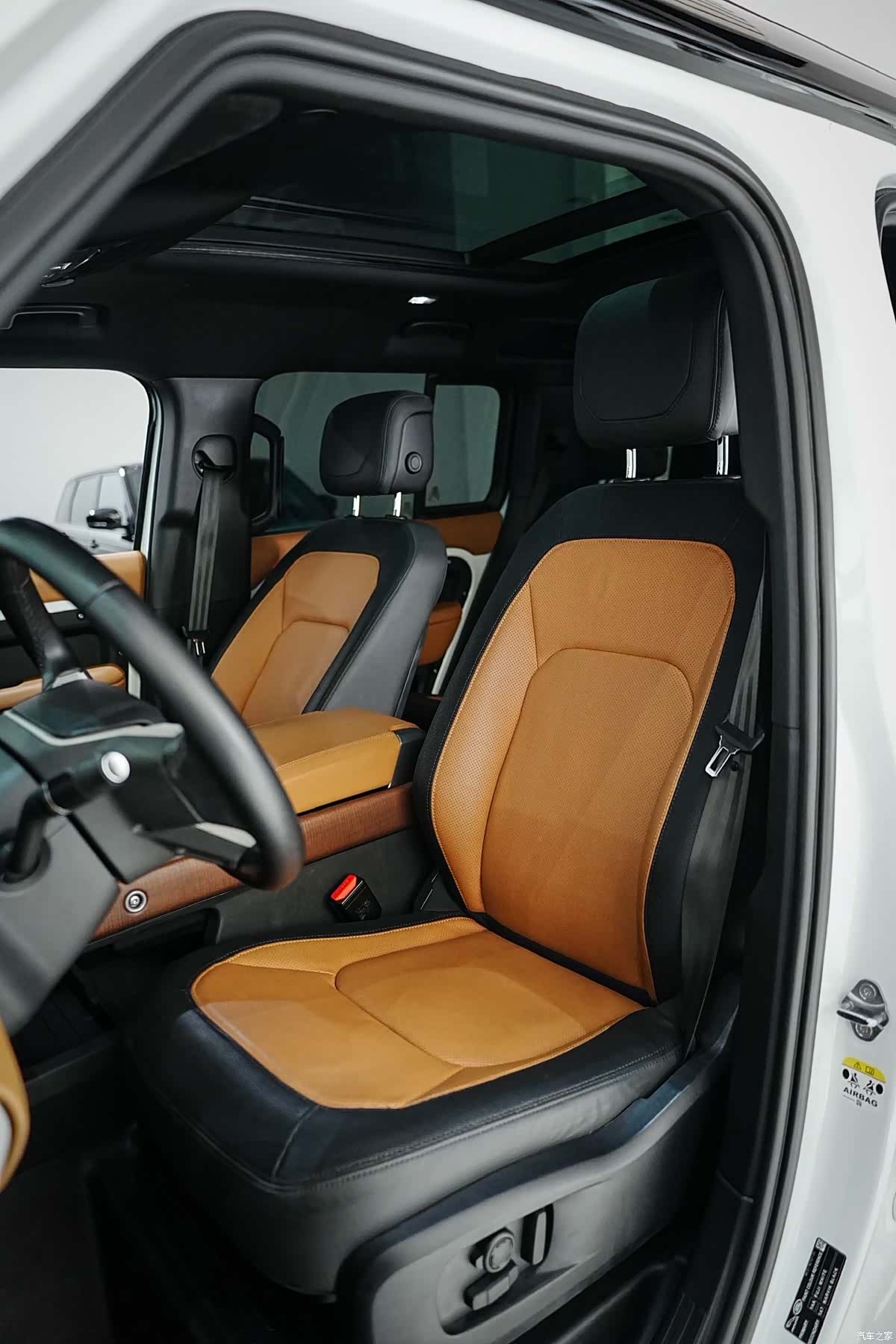 Land Rover Defender, 2024 16