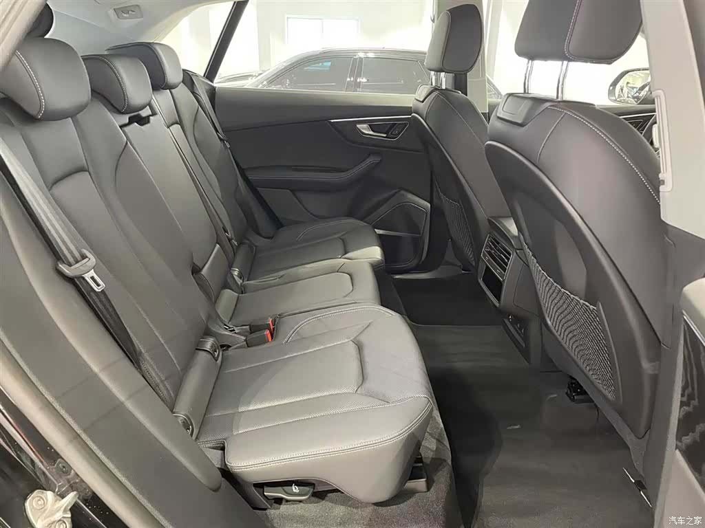 Audi Q8, 2025 8
