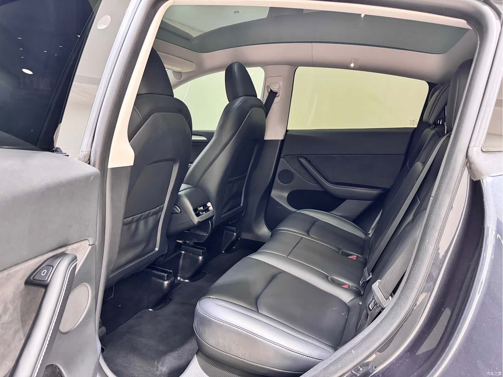 Tesla Model Y, 2024 10