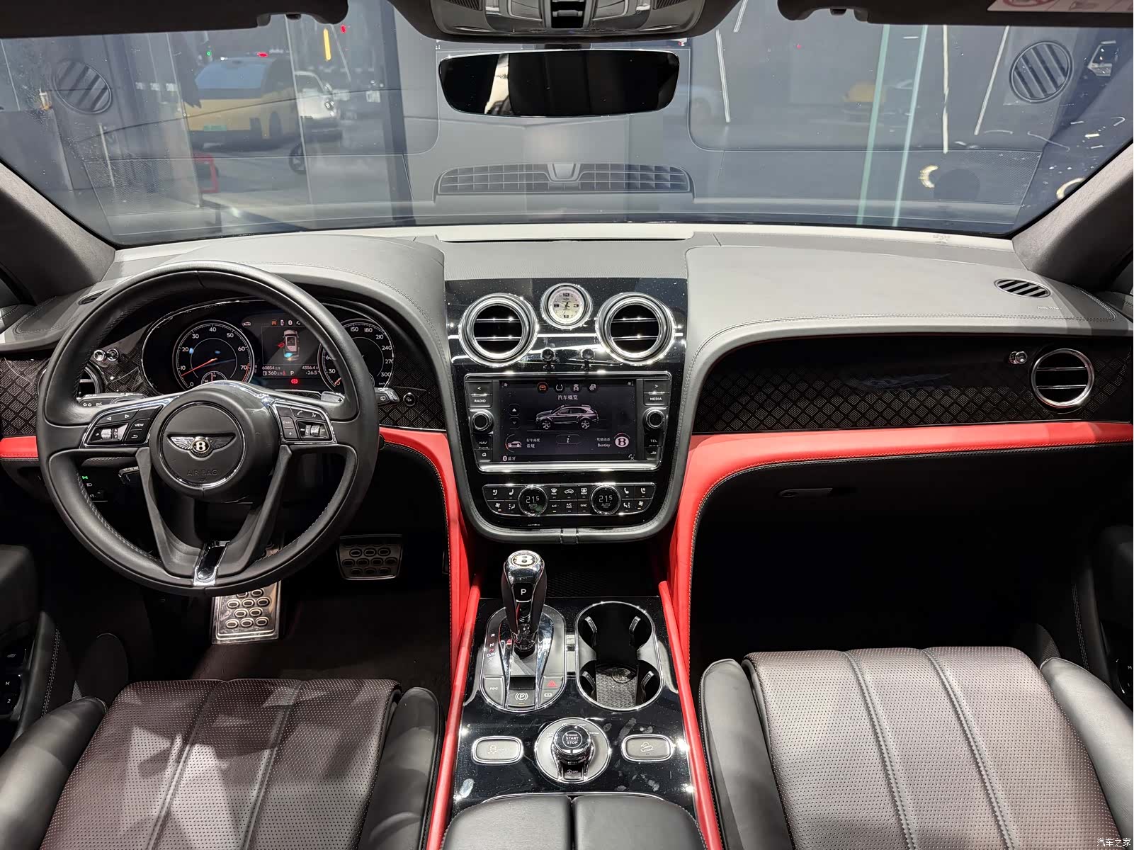 Bentley Bentayga, 2020 9