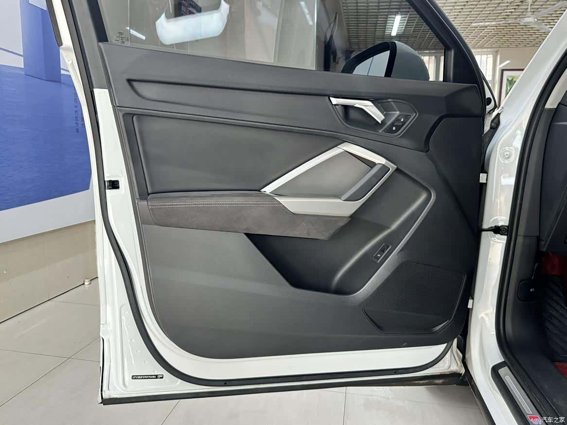 Audi Q3, 2023 25