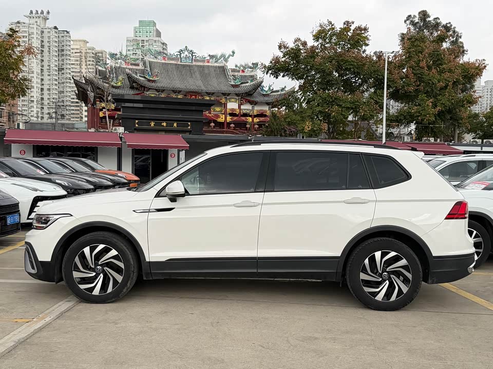 Volkswagen Tiguan L