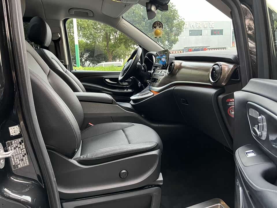 Mercedes-Benz V-class