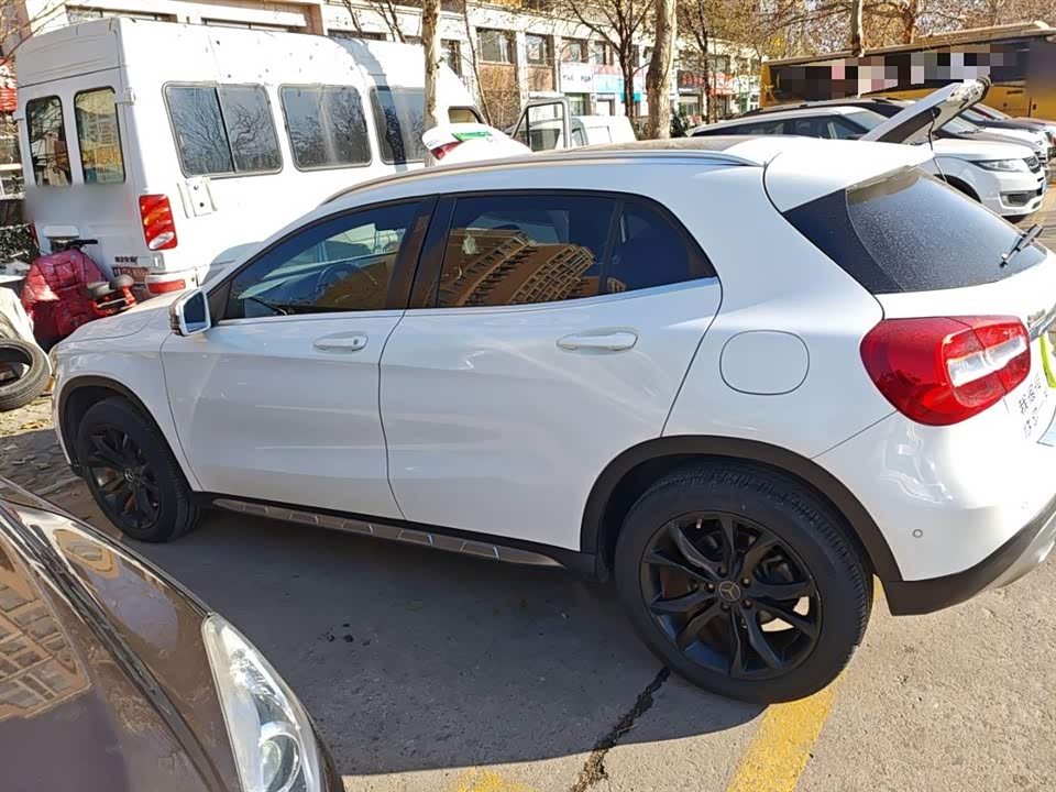 Mercedes-Benz GLA
