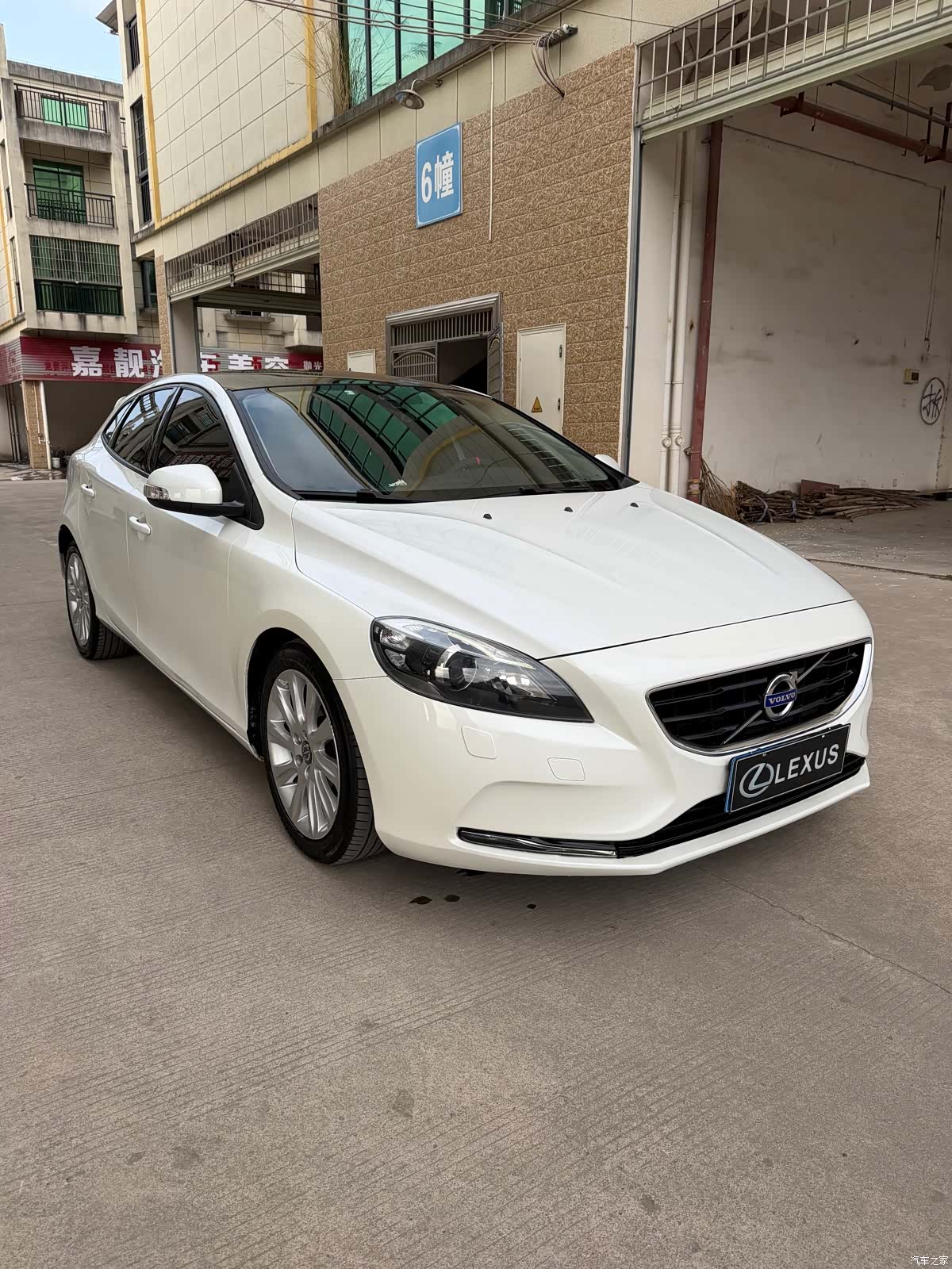 Volvo V40, 2014 3