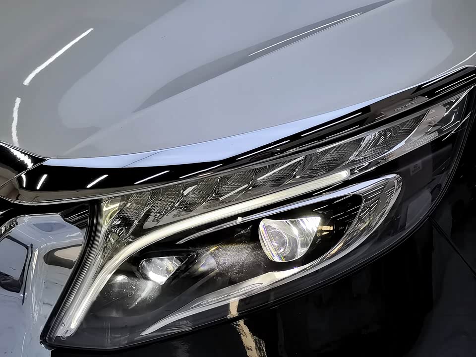 Mercedes-Benz V-class