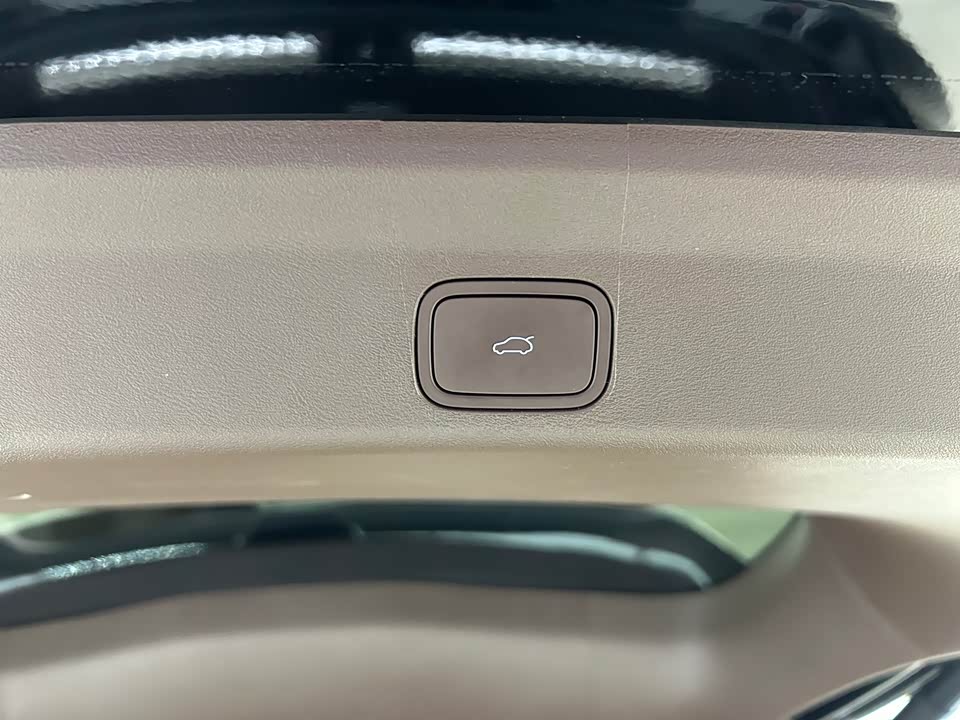 AITO Ask the world M8