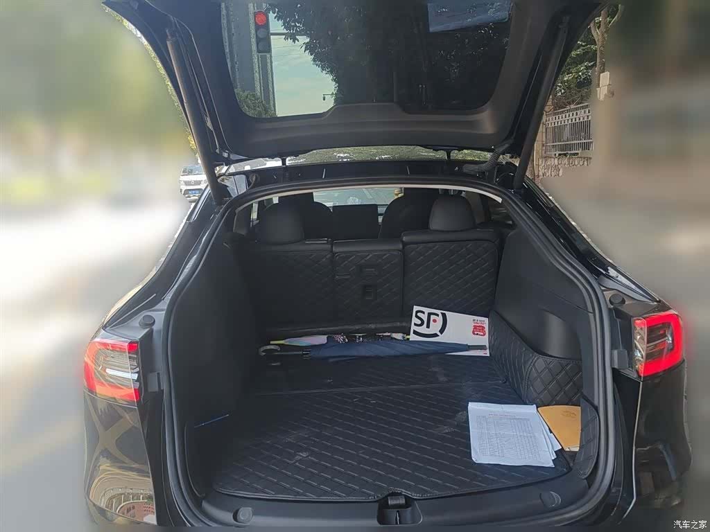 Tesla Model Y, 2023 15