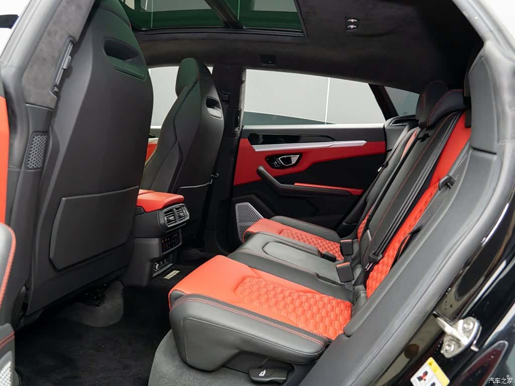 Lamborghini Urus, 2022 13