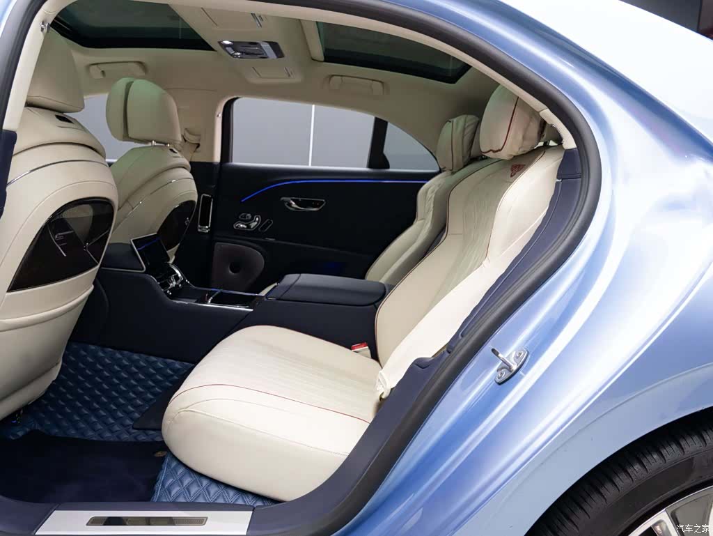 Bentley Flying Spur, 2023 13