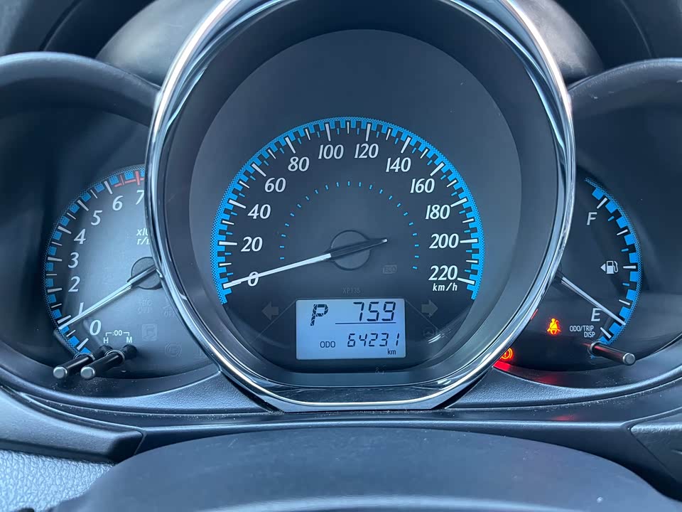 Toyota YARiS L to enjoy