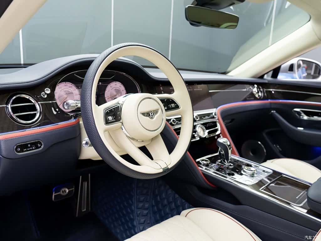 Bentley Flying Spur, 2023 12