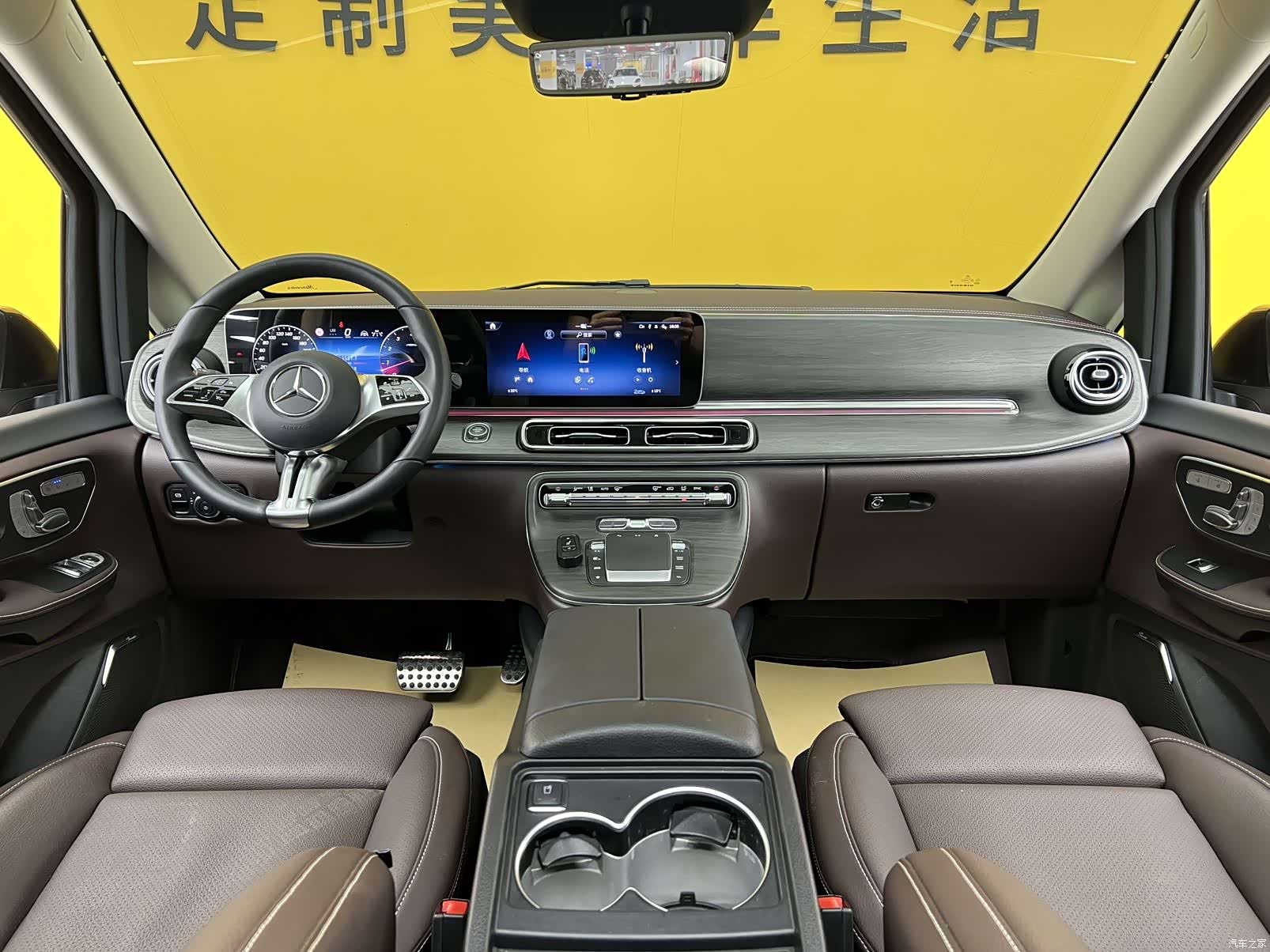 Mercedes-Benz V-Class, 2025 14