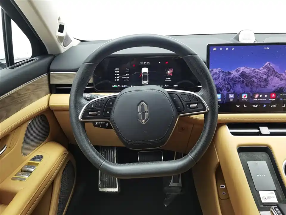 AITO Ask the world M5