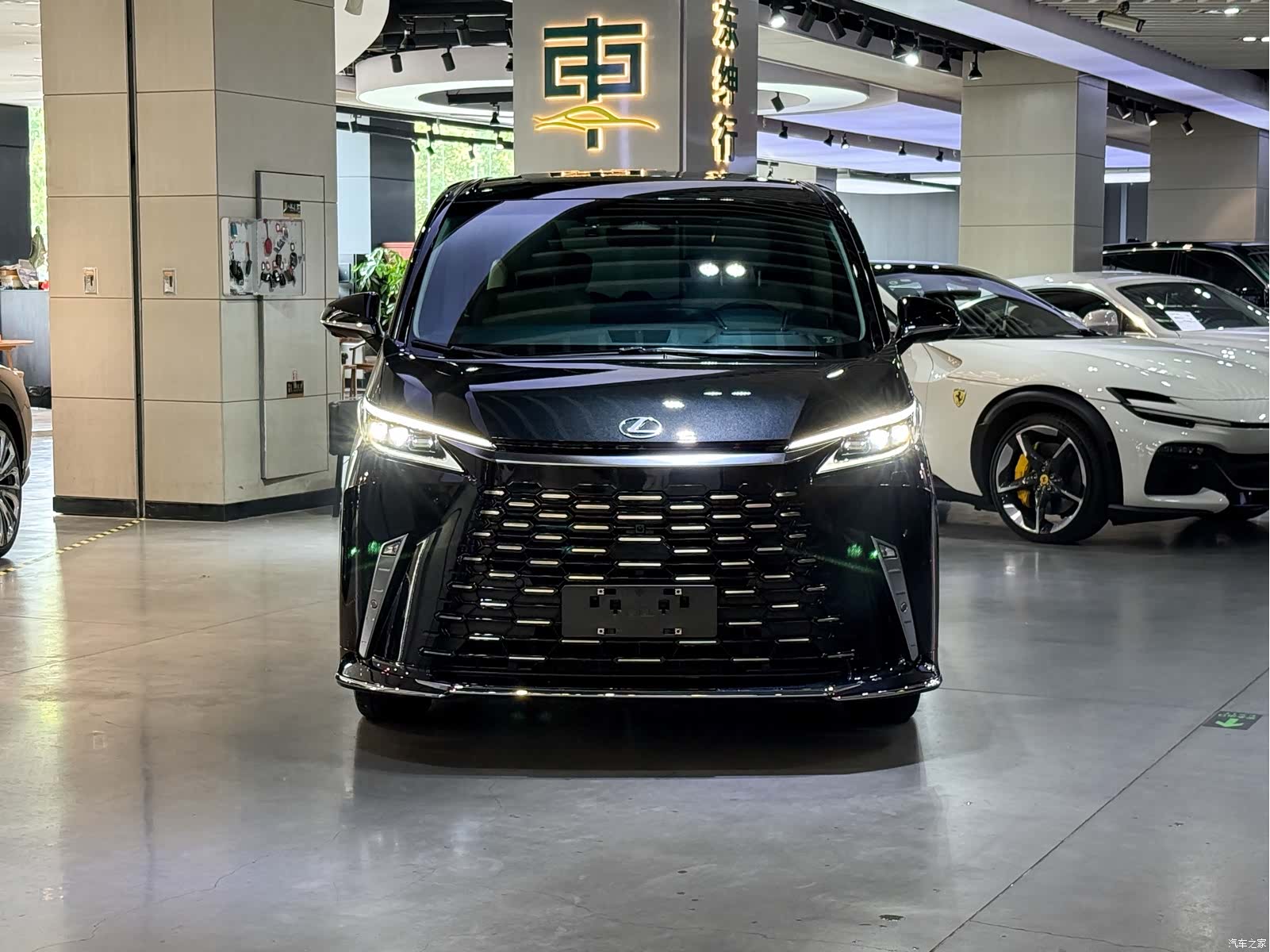 Lexus LM, 2024 2