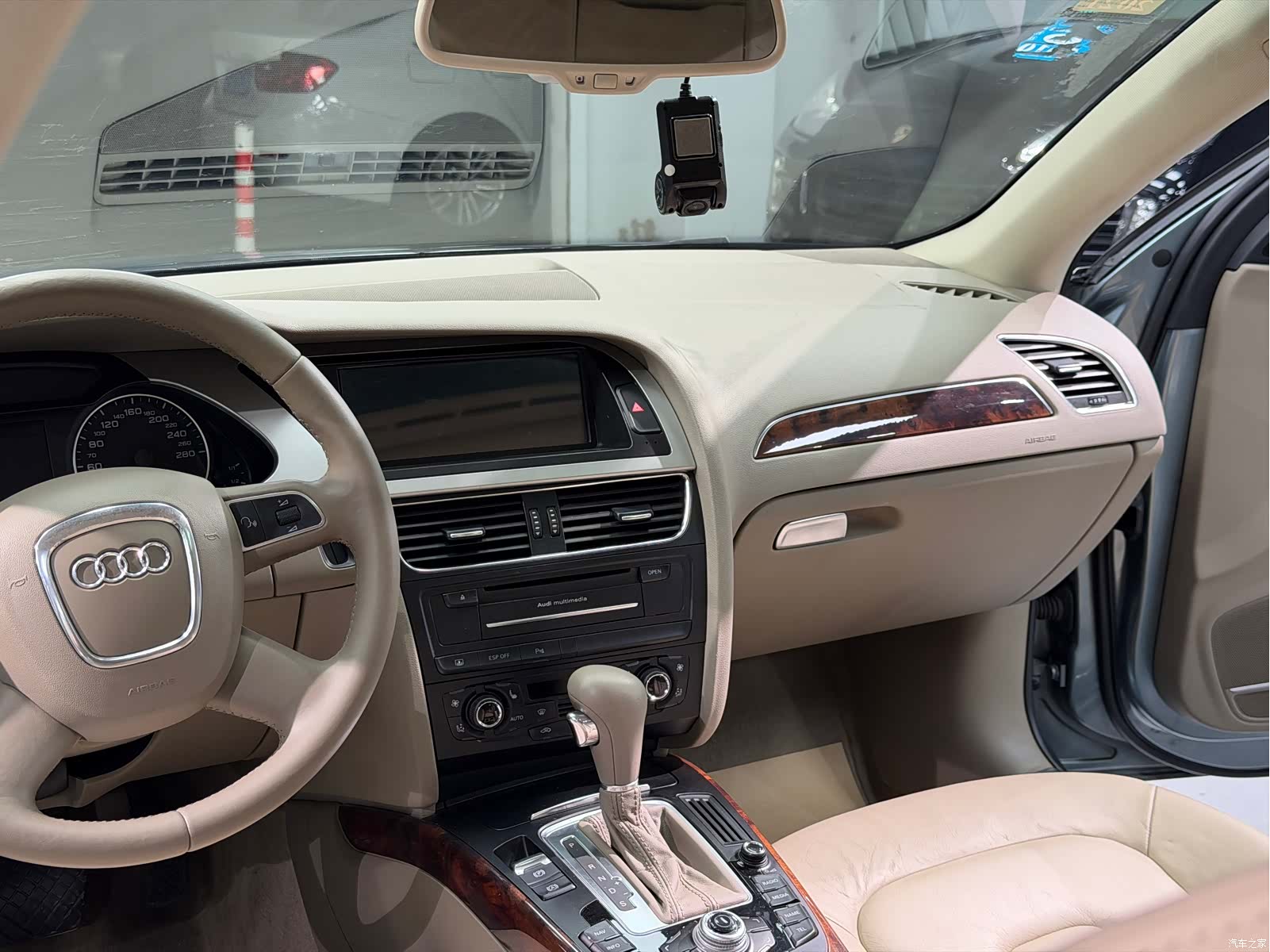 Audi A4L, 2010 14