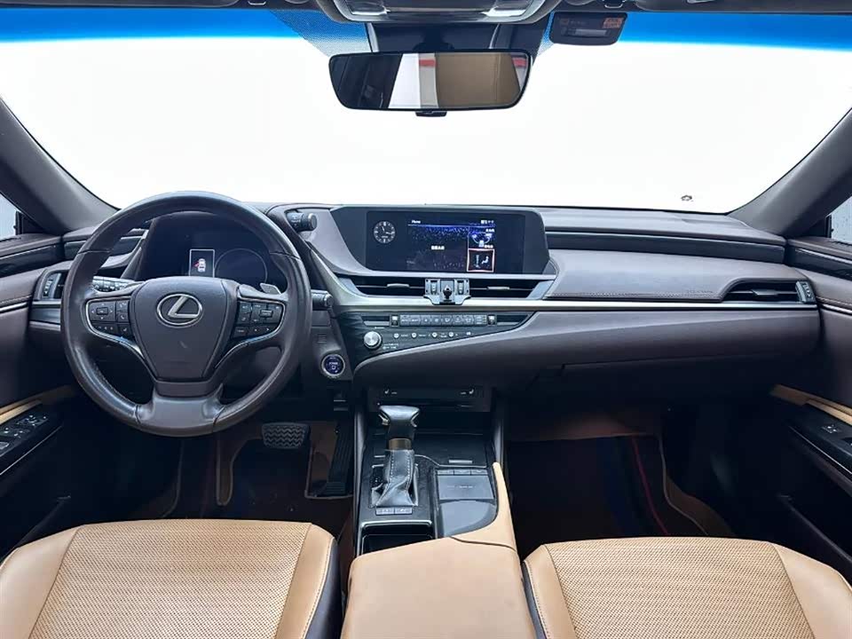 Lexus ES