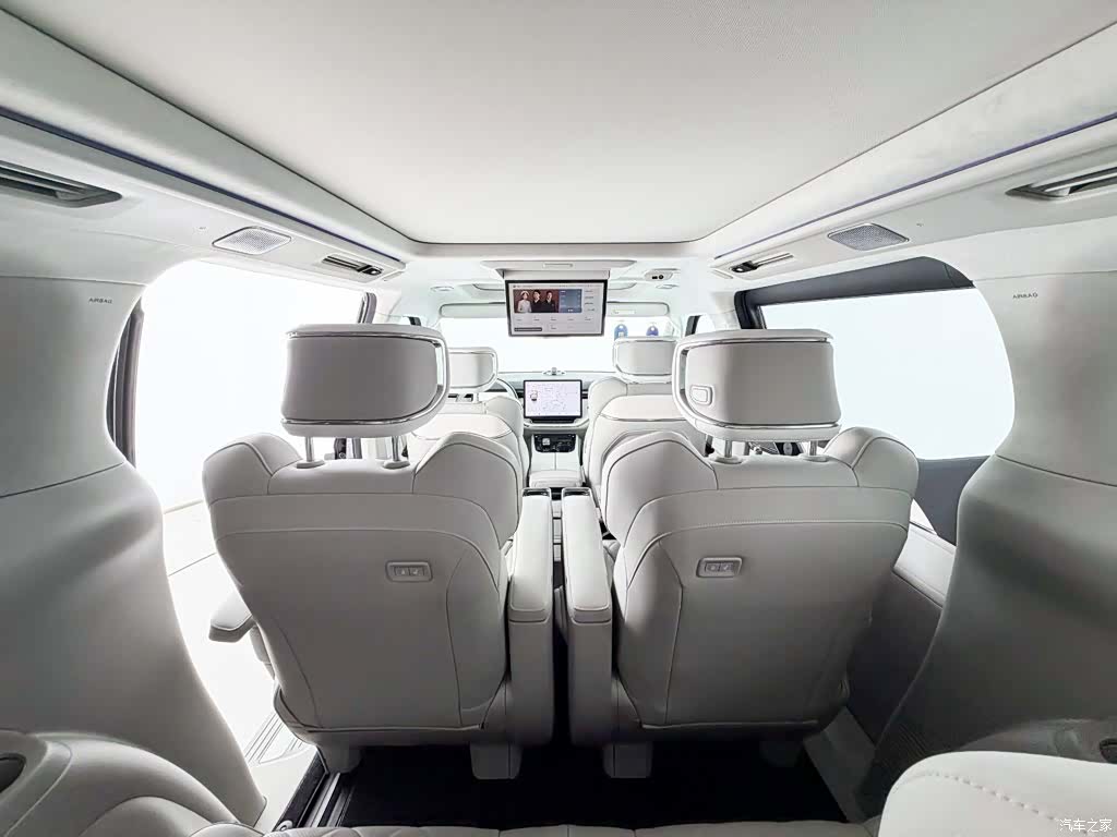 Volvo EM90, 2024 16