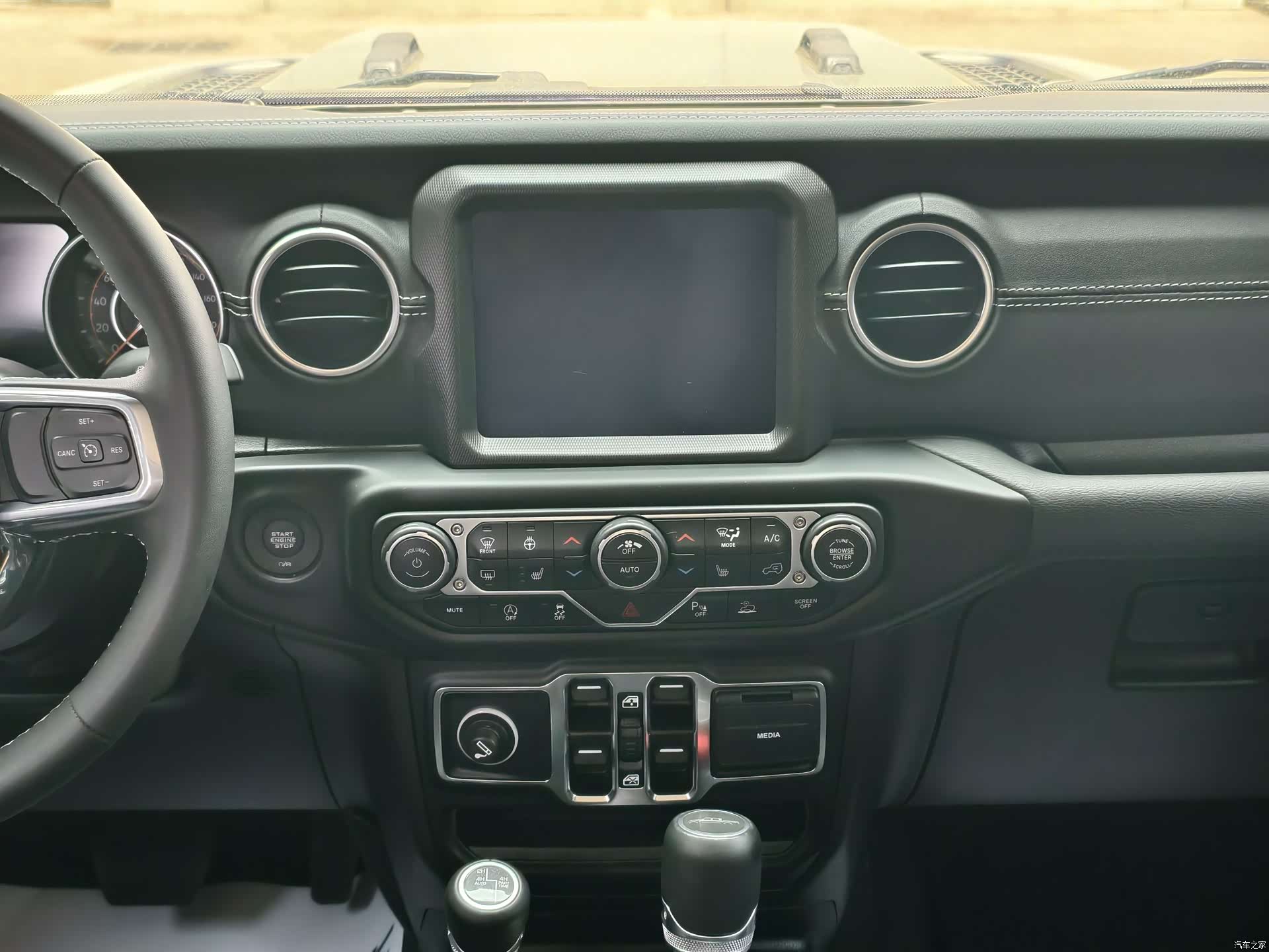 Jeep Gladiator, 2025 10