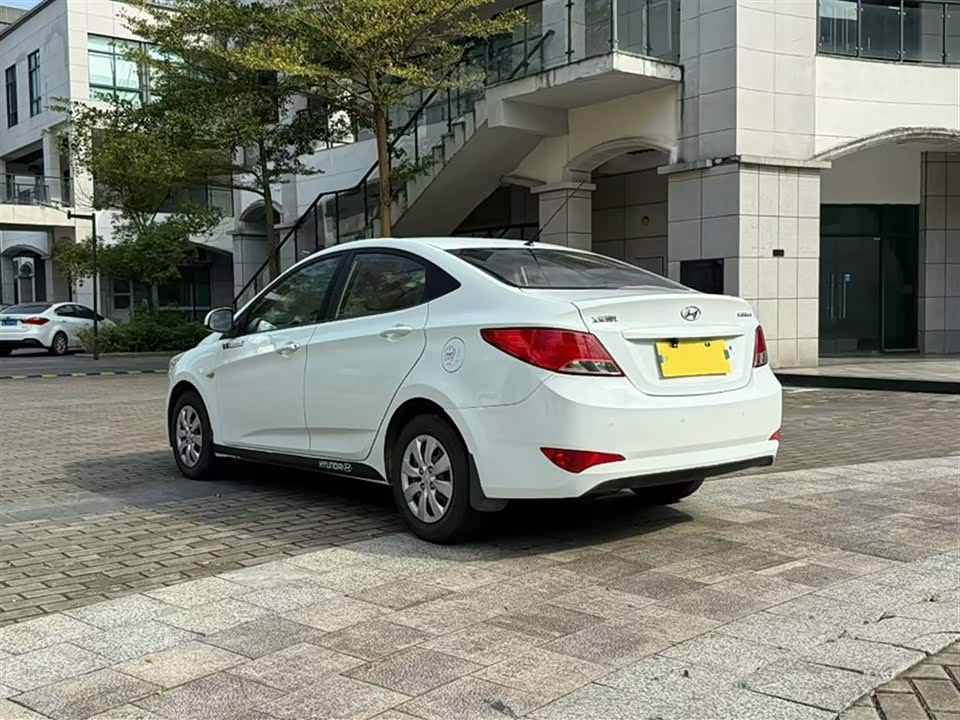 Hyundai Rena
