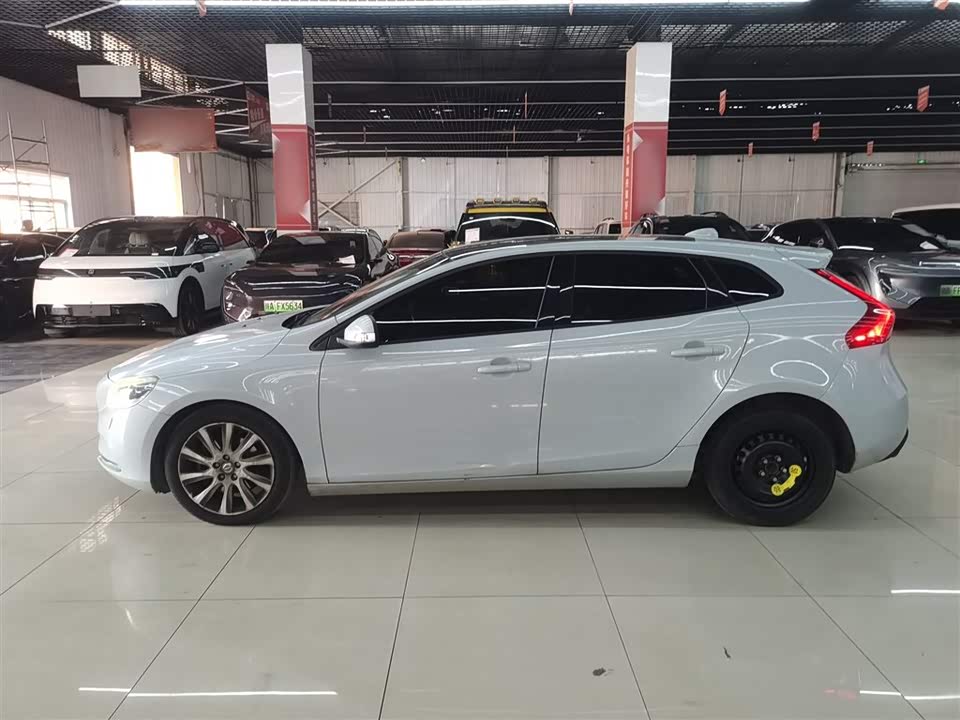 Volvo V40