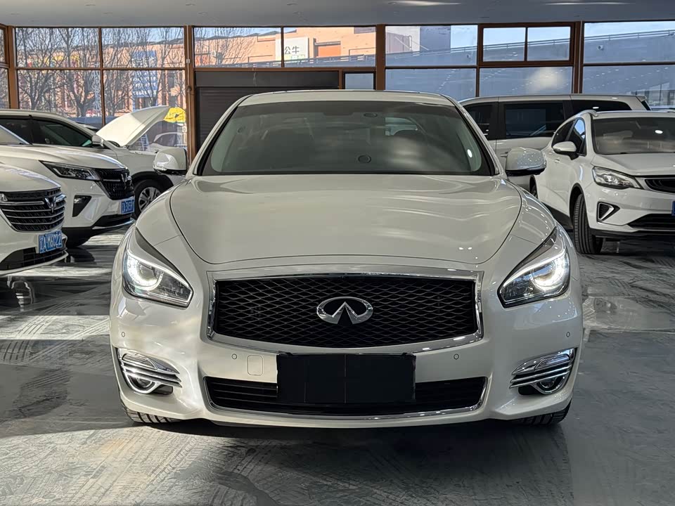 Infiniti Q70
