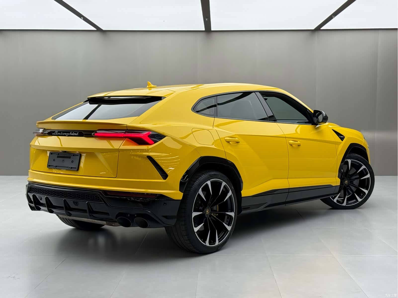 Lamborghini Urus, 2023 8