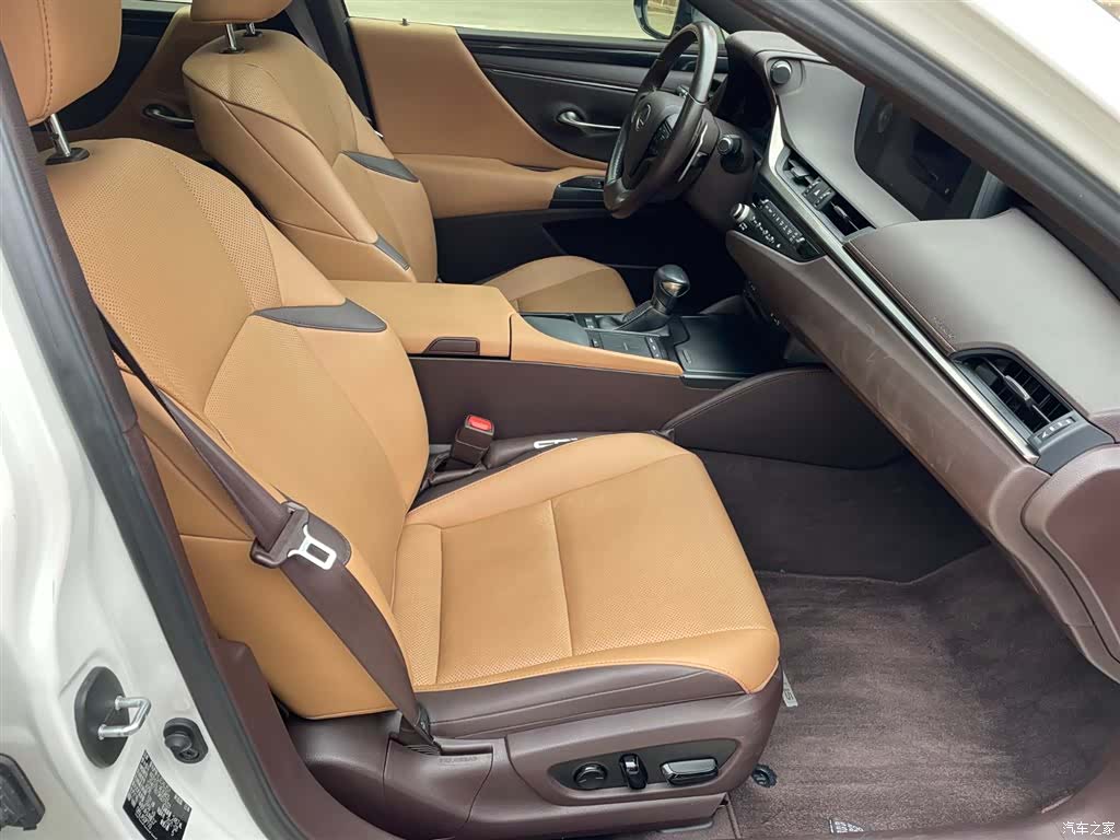 Lexus ES, 2021 все фото