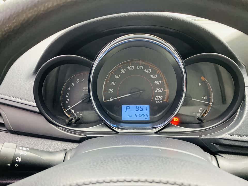 Toyota YARiS L to enjoy