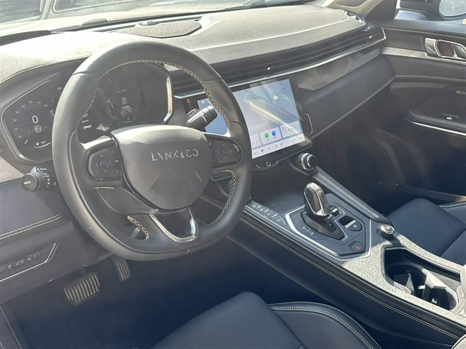 Lynk & Co 01