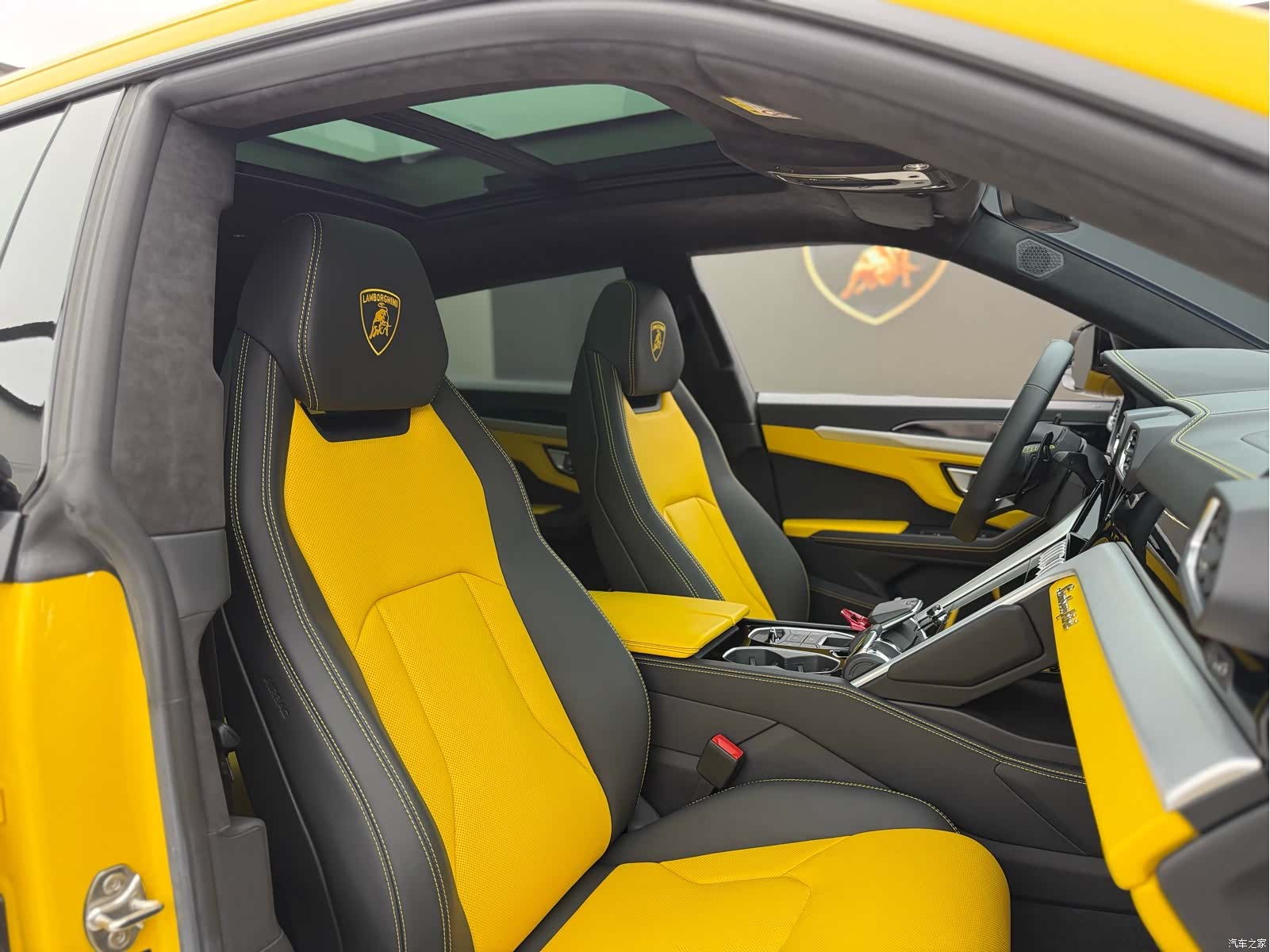 Lamborghini Urus, 2023 17