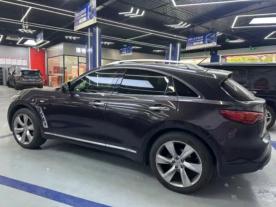 Infiniti QX70