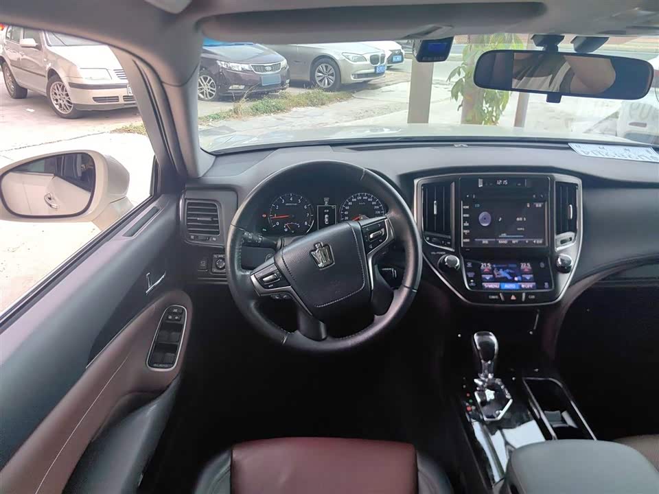 Toyota crown