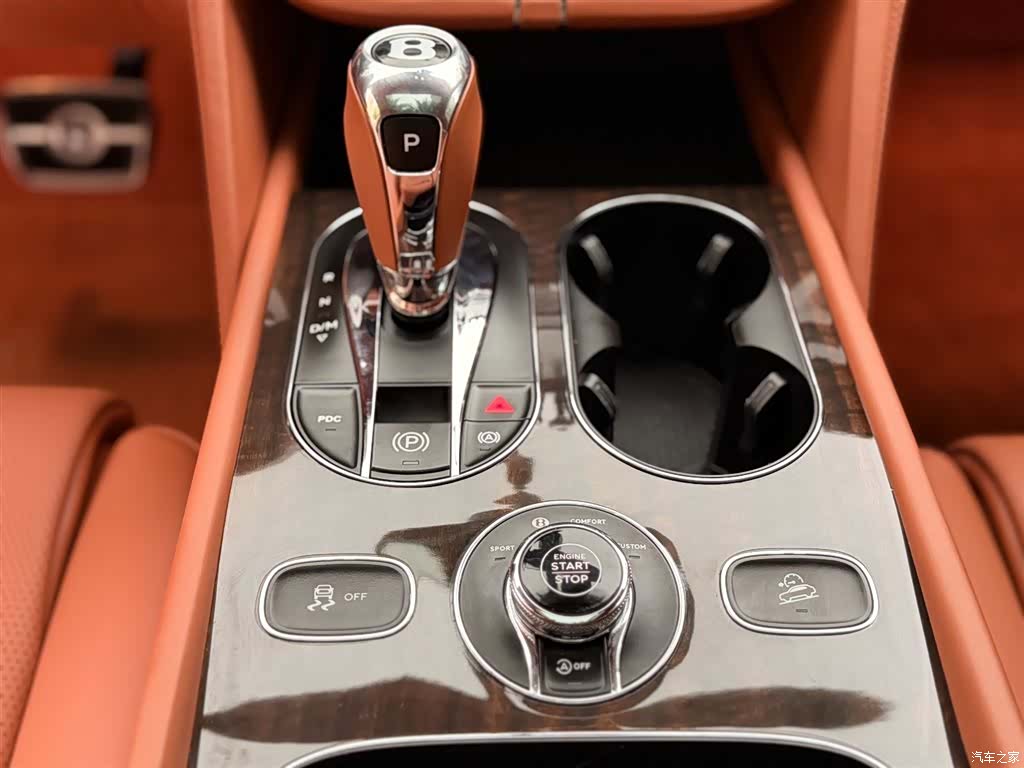 Bentley Bentayga, 2017 12
