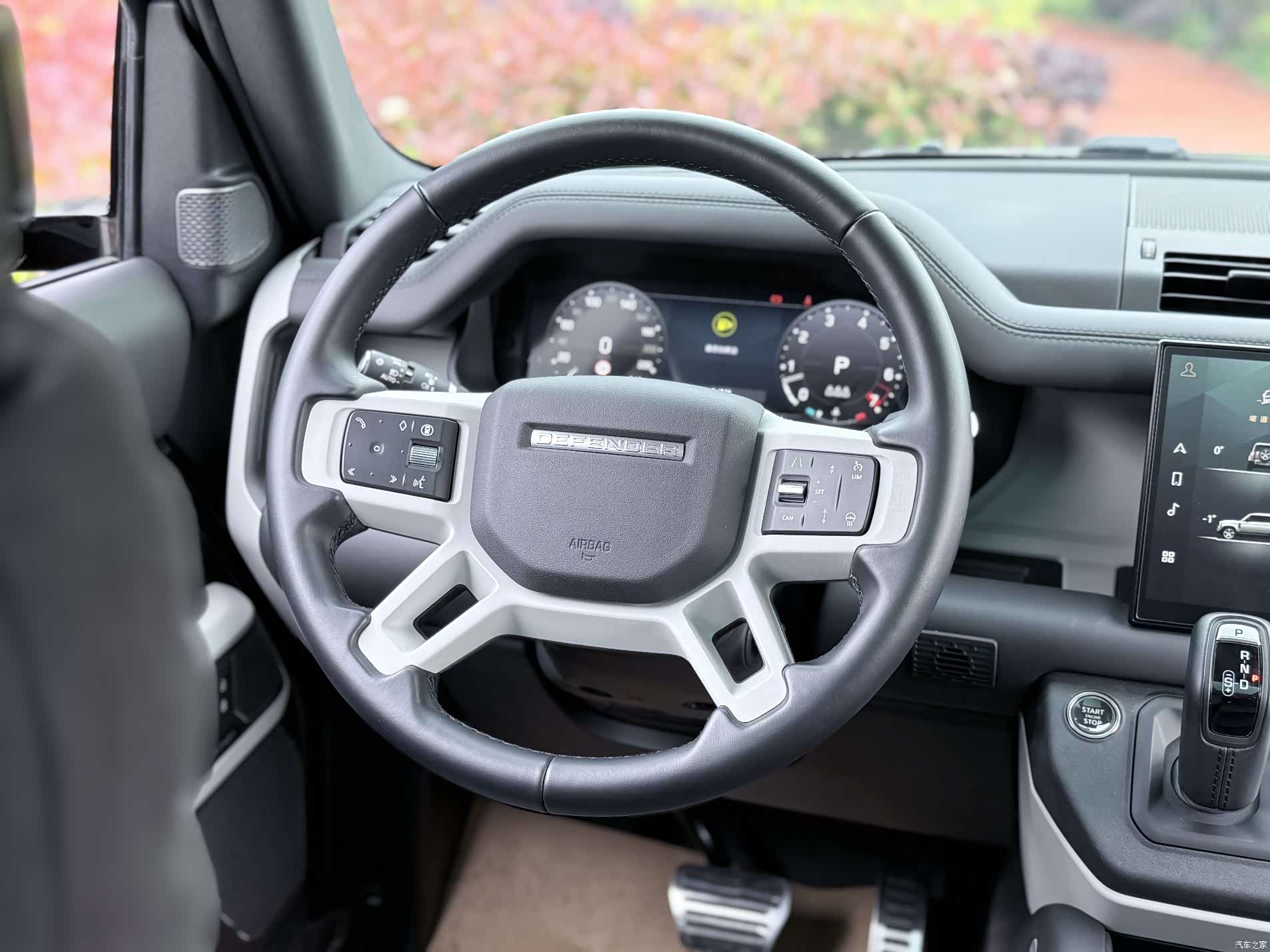 Land Rover Defender, 2024 16