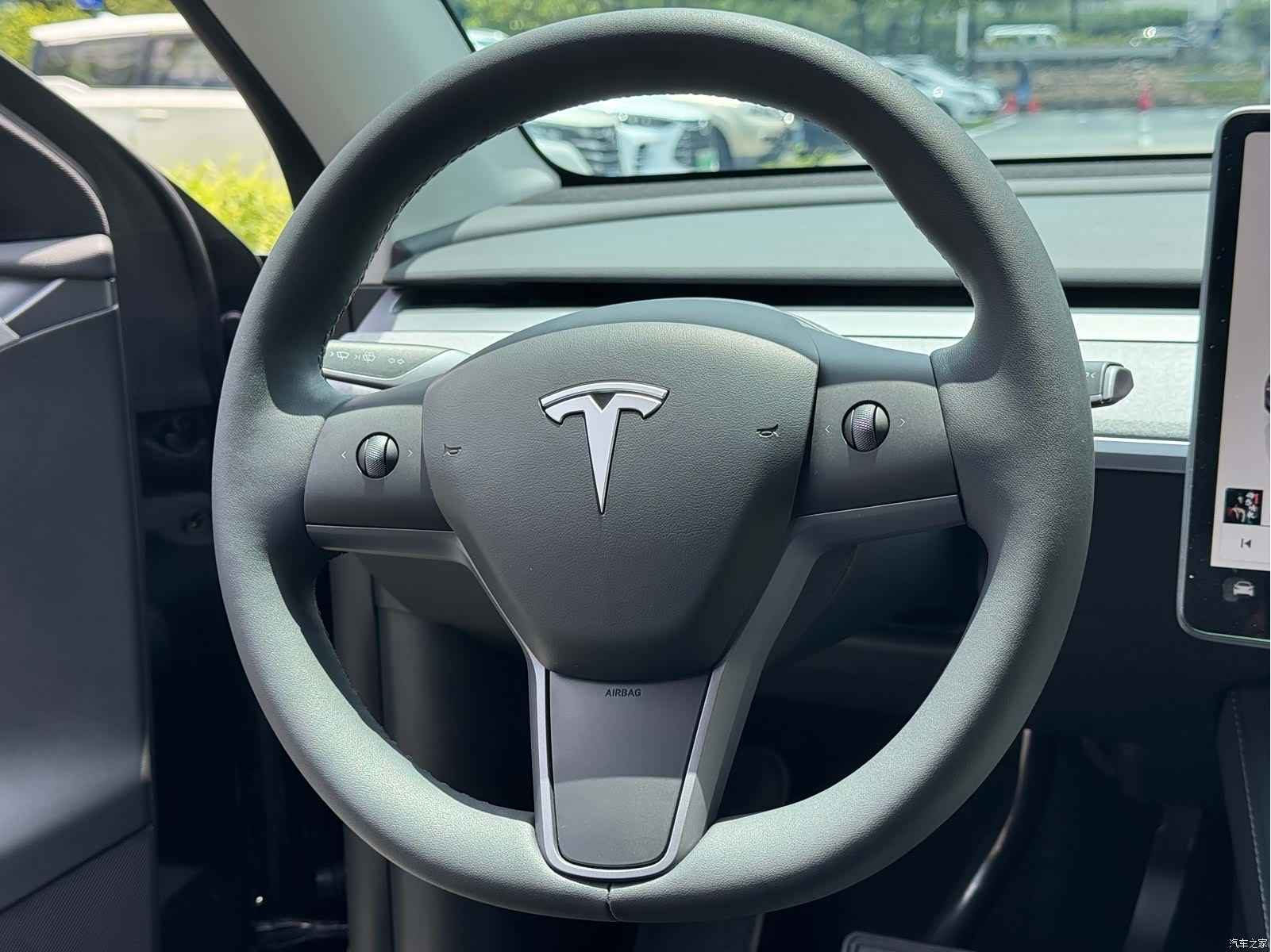 Tesla Model Y, 2024 9