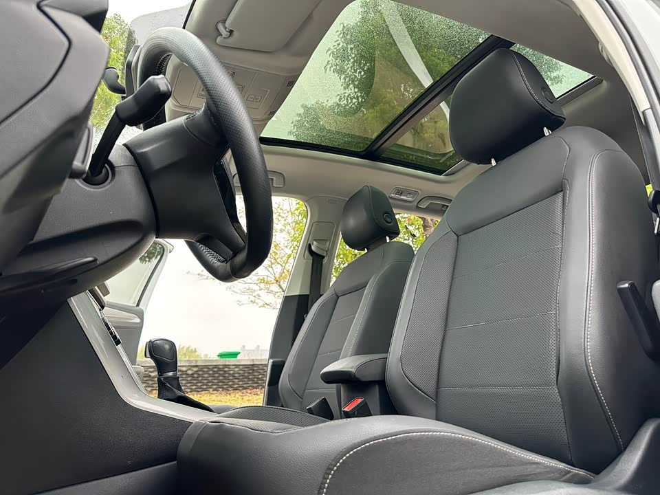 Volkswagen T-ROC exploring Songs