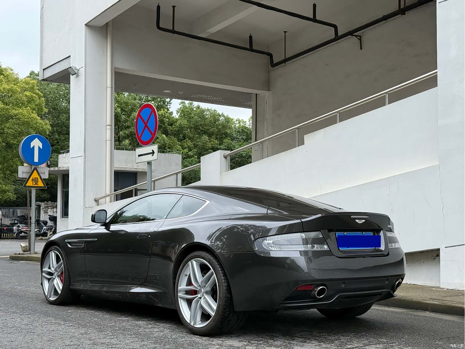 Aston Martin DB9, 2015 2