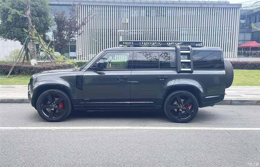 Land Rover Defender, 2023 4