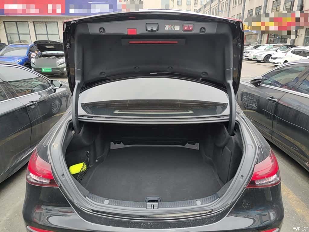 Mercedes-Benz E-Class, 2022 19